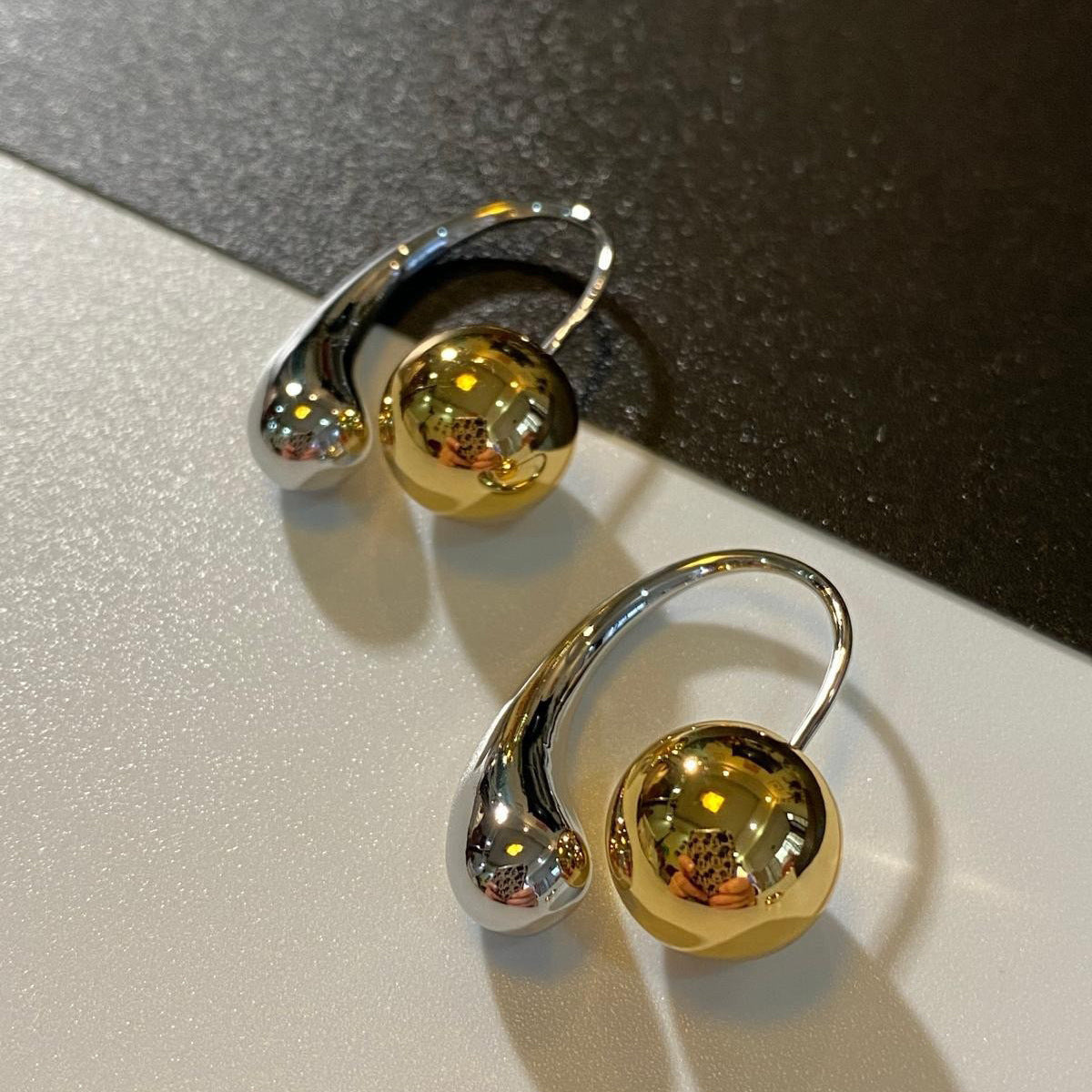 Unique Punk Style Contrast Color Metal Beads Gilded Ear Studs