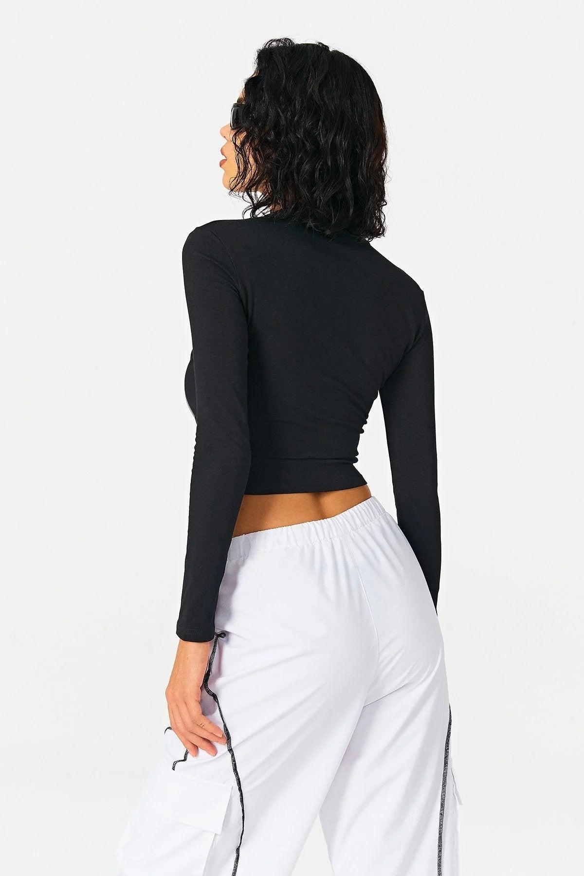 Women's Contrasting Color Line Standing Collar Wears Black Knitted Shirts