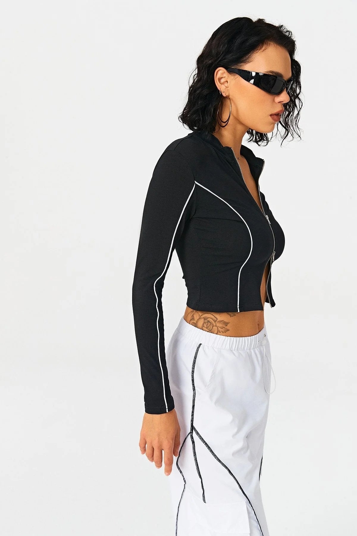 Women's Contrasting Color Line Standing Collar Wears Black Knitted Shirts