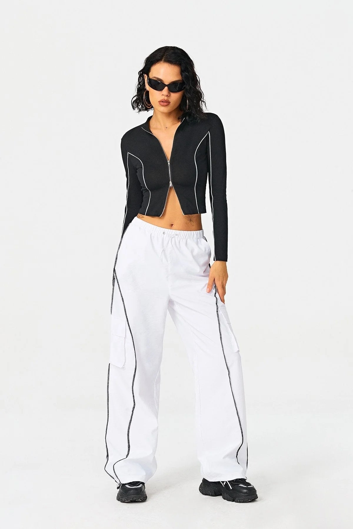 Women's Contrasting Color Line Standing Collar Wears Black Knitted Shirts